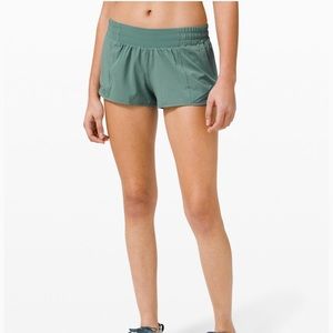 Lululemon hotty hot short 2.5 seem
